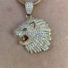 PINGENTE LEÃO CRAVEJADO