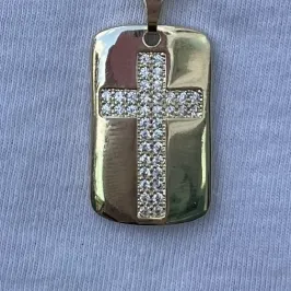 PINGENTE ESCUDO CRUZ CRAVEJADA
