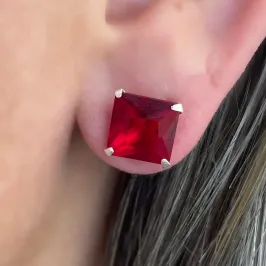 BRINCO PRATA ZIRCONIA RUBI QUADRADA