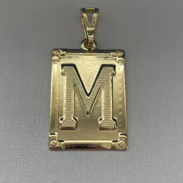PINGENTE PLACA LETRA 'M'