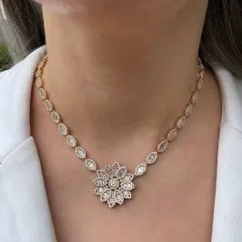 COLAR LUXURY FLOR CRAVEJADA CRISTAL