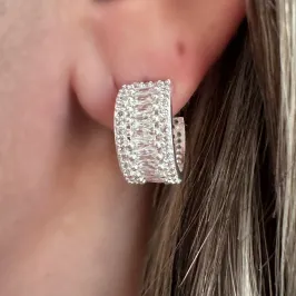 BRINCO PRATA ARGOLA CRAVEJADA ZIRCONIA NAVETE