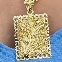 PINGENTE QUADRADO FLOR RENDA DIAMANTADO