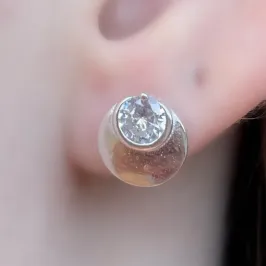 BRINCO PRATA ESFERA COM ZIRCONIA CRISTAL