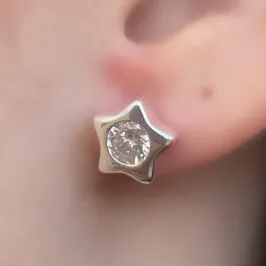 BRINCO PRATA ESTRELA COM ZIRCONIA CRISTAL