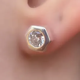 BRINCO PRATA HEXAGONAL ZIRCONIA CRISTAL
