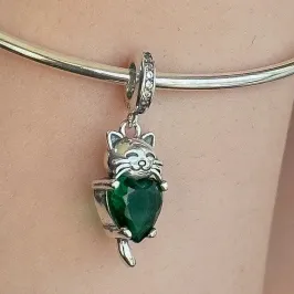 BERLOQUE PRATA GATINHO CORAÇÃO ESMERALDA
