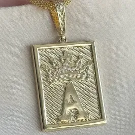 PINGENTE LETRA A COM COROA GRANDE