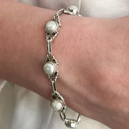 PULSEIRA PRATA COM PEROLAS MARROQUINA