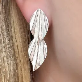 BRINCO PRATA FOLHA DUPLA DIAMANTADA