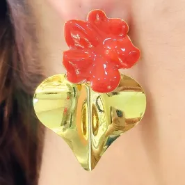 BRINCO FLOR COM CORAÇÃO LISO ESMALTADO ESMALTADO TERRACOTA