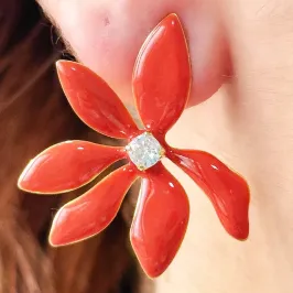 BRINCO FLOR COM PEDRA ESMALTADO TERRACOTA