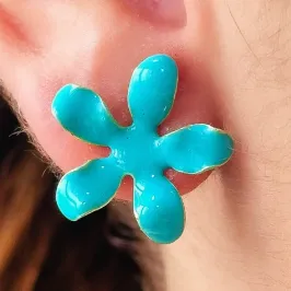BRINCO FLOR ESMALTADA AZUL TIFFANY
