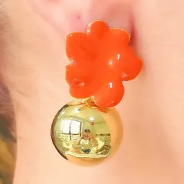 BRINCO FLOR LARANJA ESMALTADO COM ESFERA
