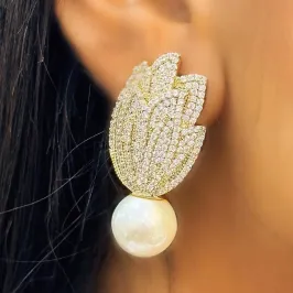 BRINCO LUXO CRAVEJADO COM PEROLA