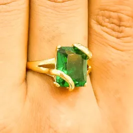 ANEL RETÂNGULAR PEDRA VERDE ESMERALDA