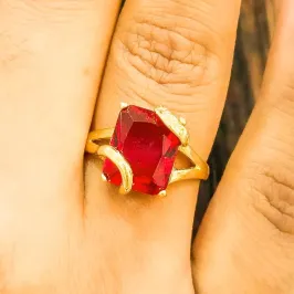 ANEL RETÂNGULAR PEDRA VERMELHO RUBI