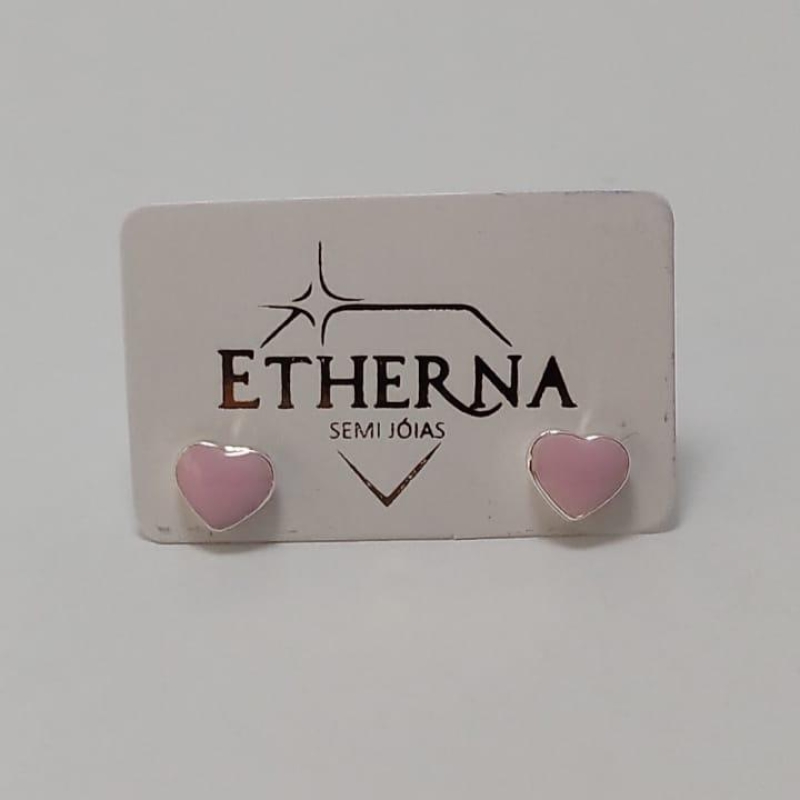 BRINCO PRATA CORAÇÃO RESINA ROSA