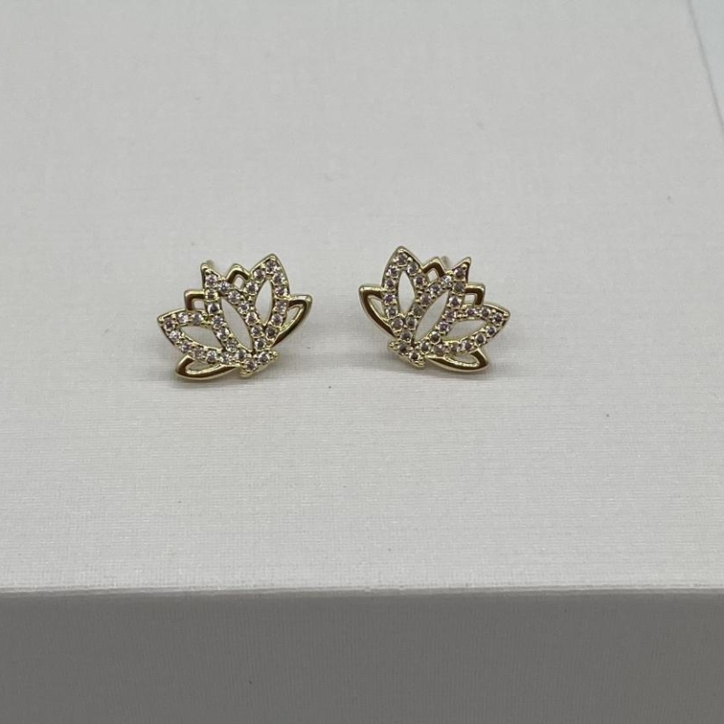 BRINCO FLOR DE LOTUS CRAVEJADO