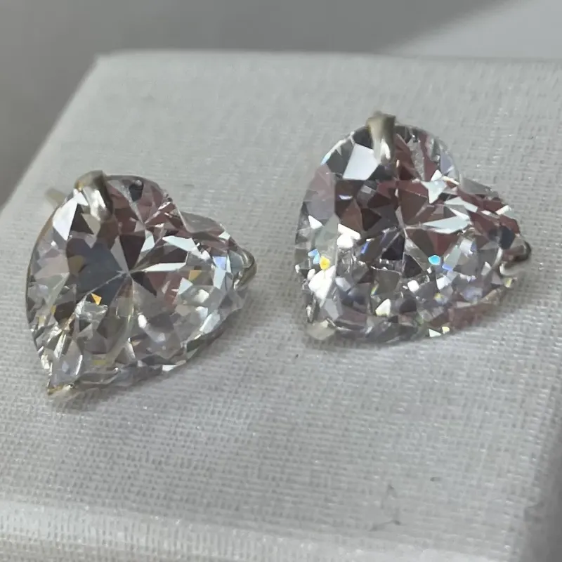 BRINCO PRATA CORAÇÃO ZIRCONIA CRISTAL GRANDE