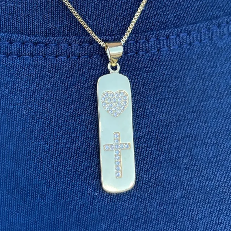 GARGANTILHA PLACA COMO CORAÇÃO E CRUZ CRAVEJADA