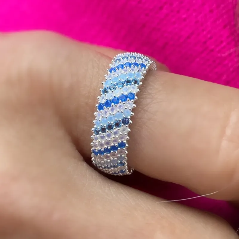 ANEL PRATA CRAVEJADO AZUL E CRISTAL