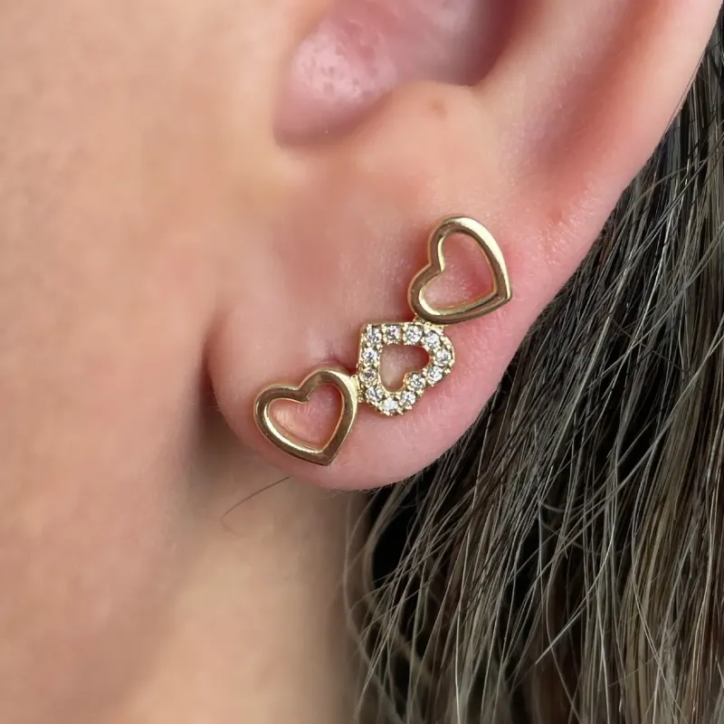BRINCO EAR CUFF CORAÇÃO VAZADO E CRAVEJADO
