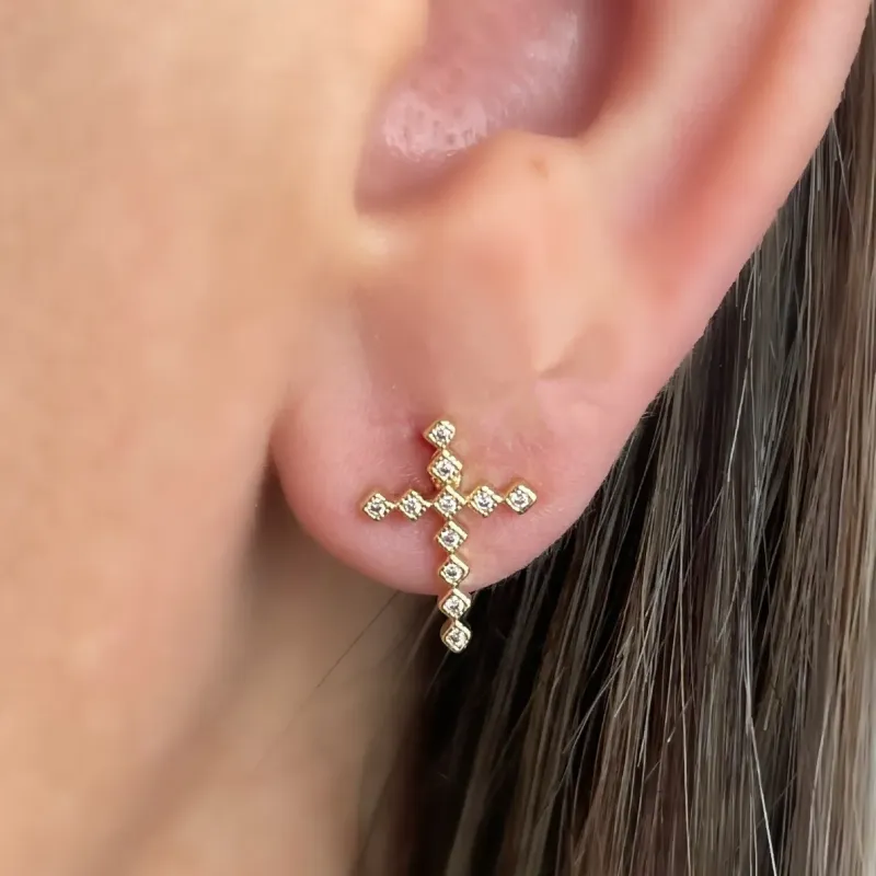 BRINCO CRUZ CRAVEJADA ZIRCONIA CRISTAL