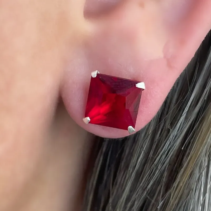BRINCO PRATA ZIRCONIA RUBI QUADRADA