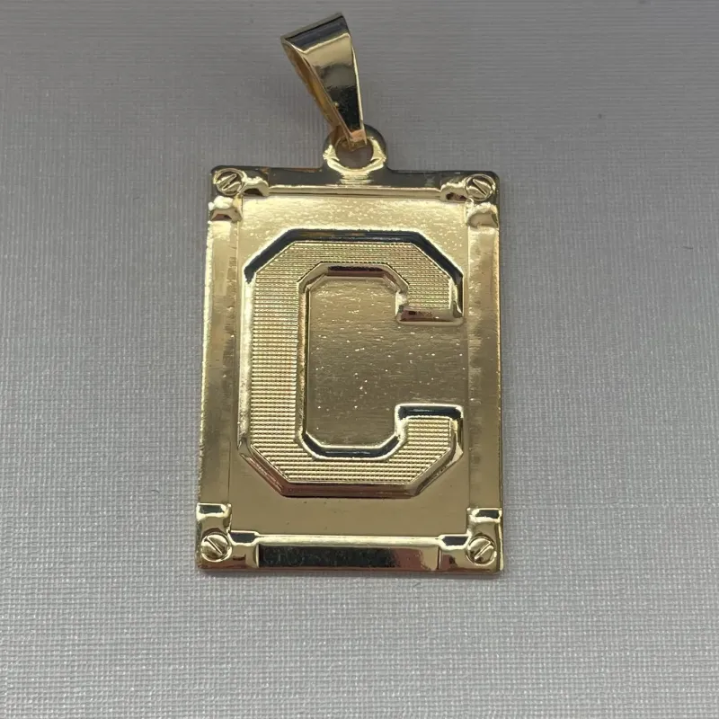 PINGENTE PLACA LETRA 'C'
