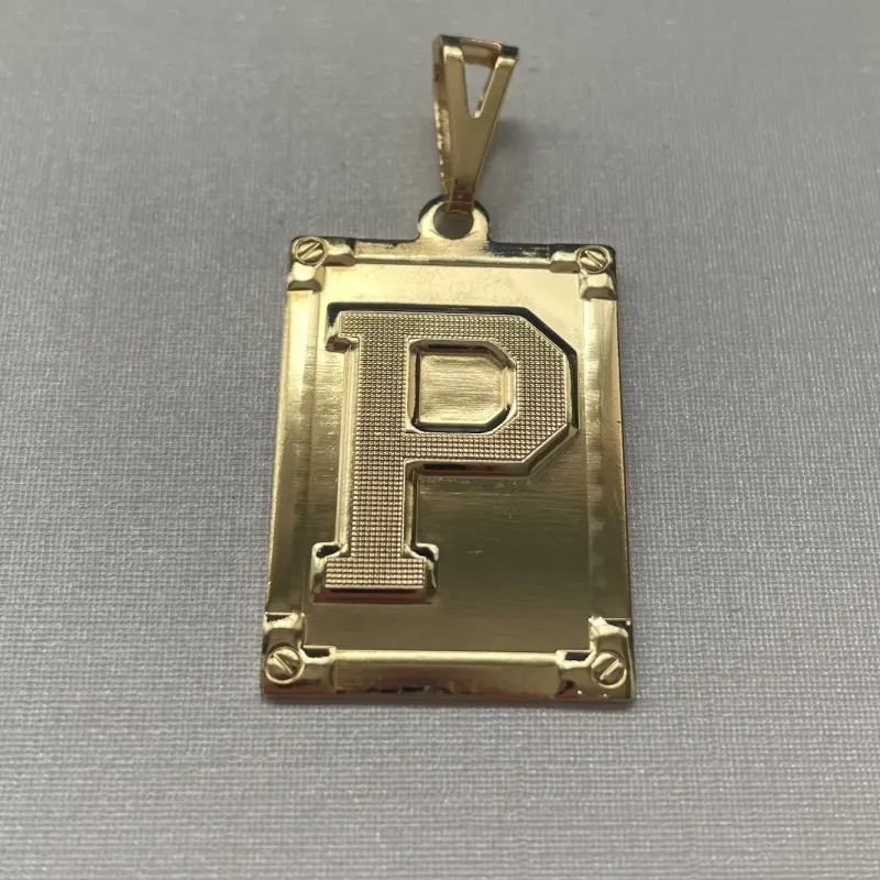 PINGENTE PLACA LETRA 'P'