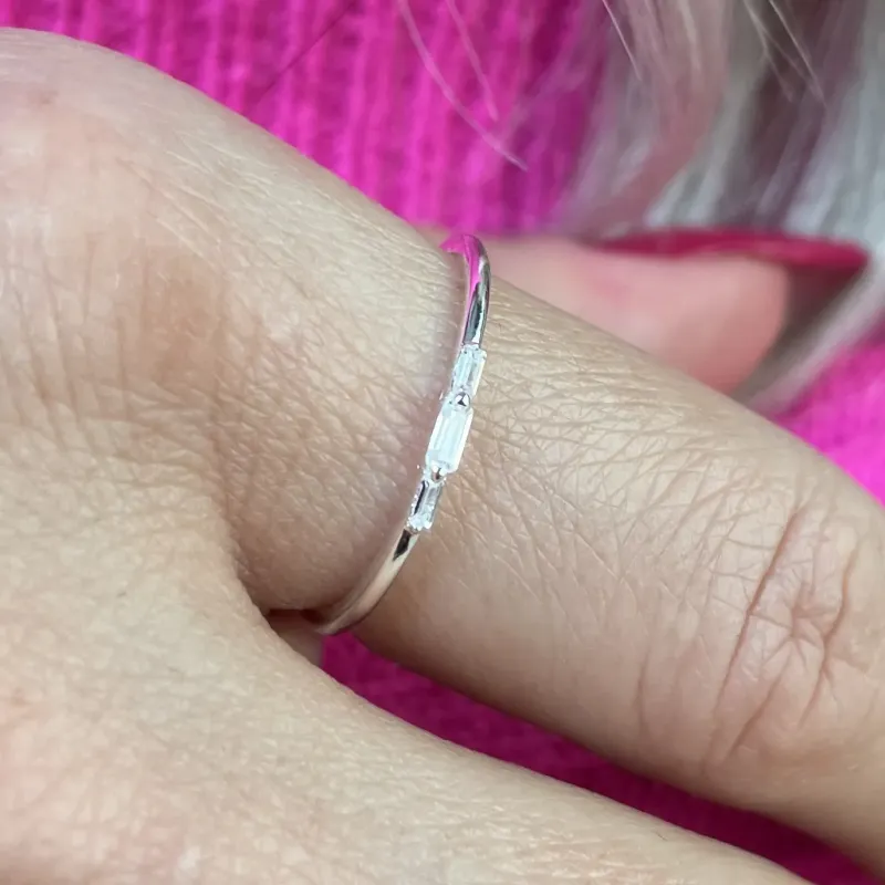 ANEL PRATA 3 ZIRCONIAS BAGUETE CRISTAL