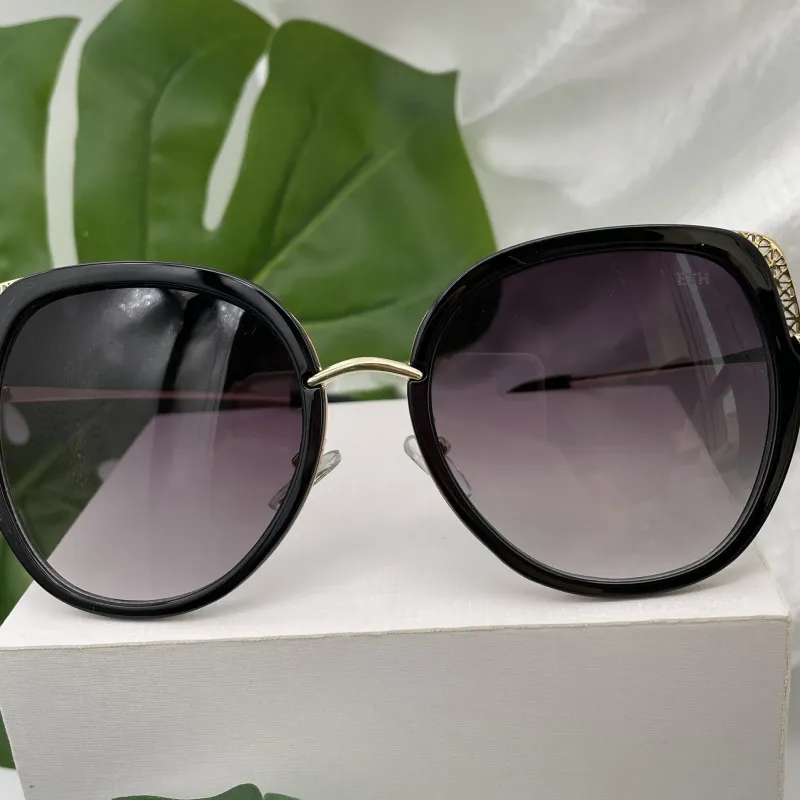 ÓCULOS DE SOL REDONDO PRETO COM RENDA DOURADO