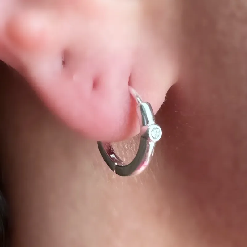 BRINCO PRATA ARGOLA COM ZIRCONIA
