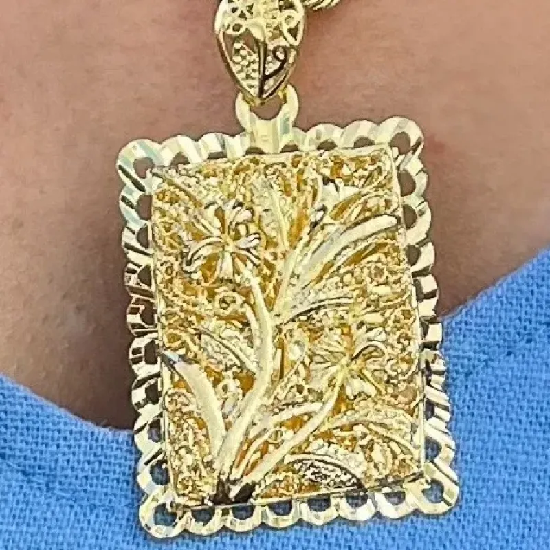 PINGENTE QUADRADO FLOR RENDA DIAMANTADO