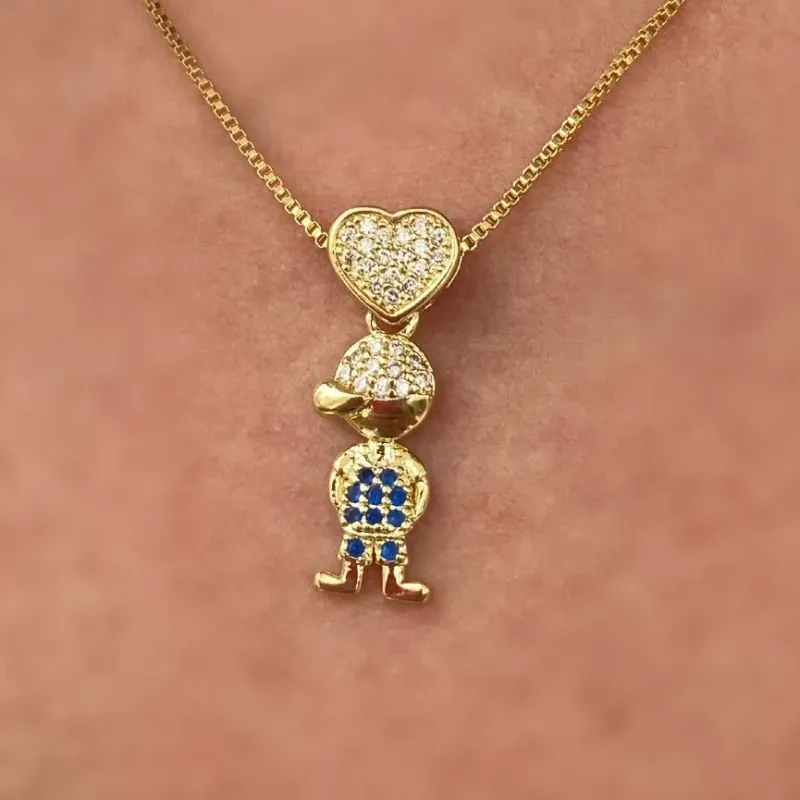 GARGANTILHA CORAÇÃO COM MENINO CRAVEJADO AZUL