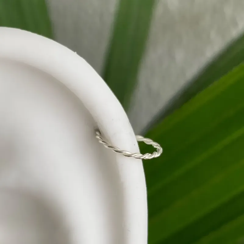 PIERCING PRATA FIO TORCIDO