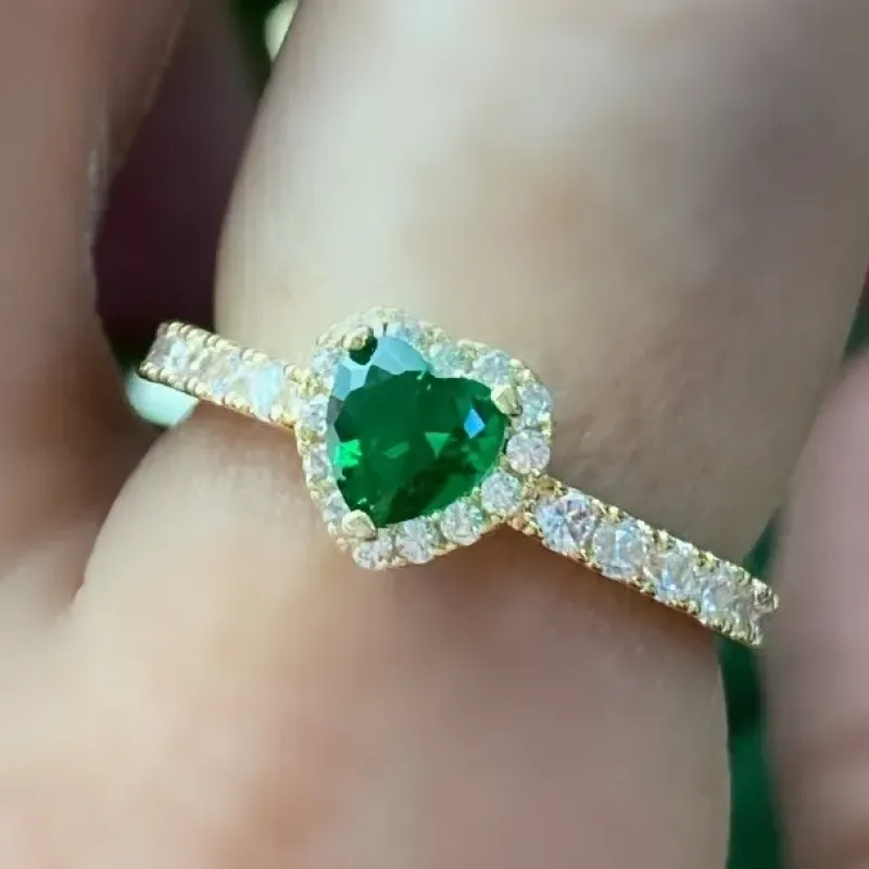ANEL CRAVEJADO COM CORAÇÃO ZIRCONIA ESMERALDA