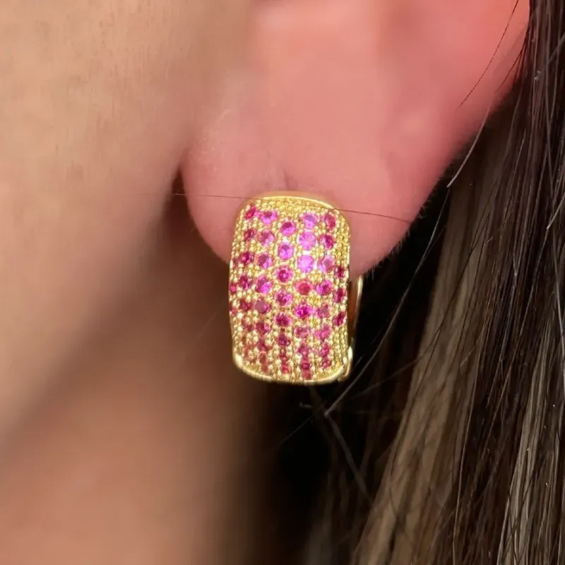 BRINCO ARGOLA CRAVEJADA ZIRCONIA ROSA PEQUENA
