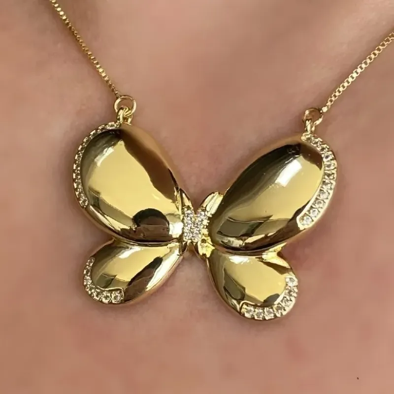 GARGANTILHA BORBOLETA LISA DETALHES CRAVEJADOS