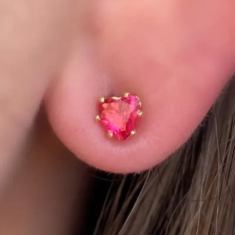 BRINCO CORAÇÃO ZIRCONIA RUBI PEQUENO