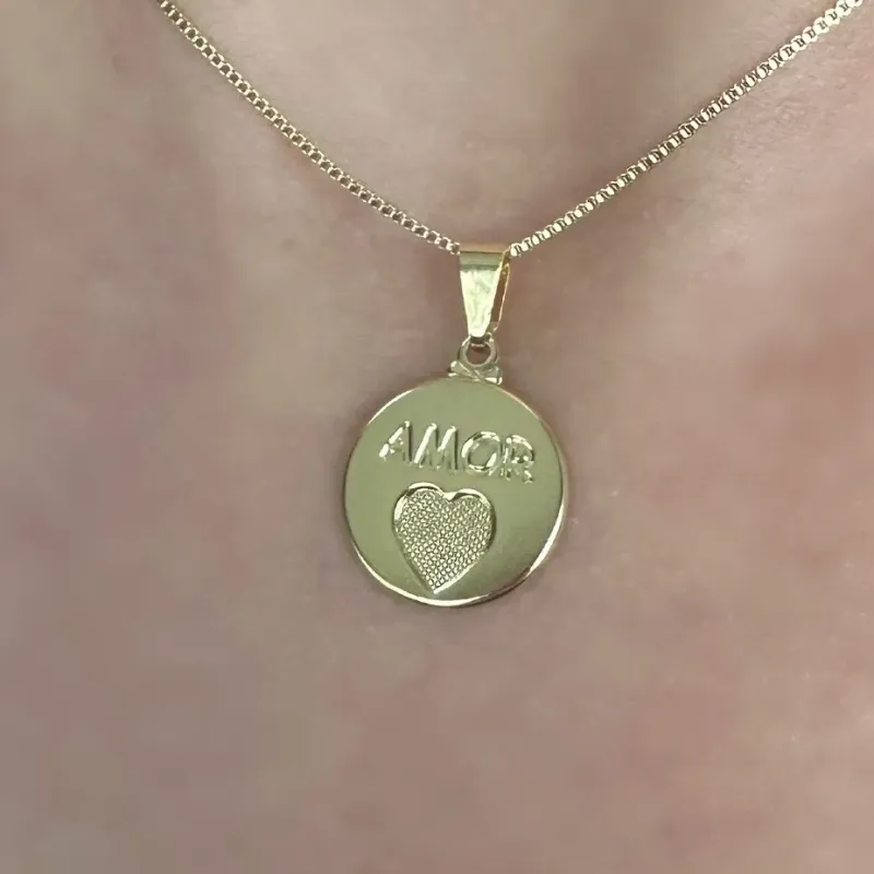 GARGANTILHA MEDALHA AMOR E CORAÇÃO