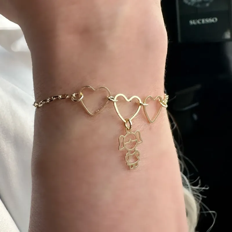 PULSEIRA 3 CORAÇÕES COM MENINA VAZADA