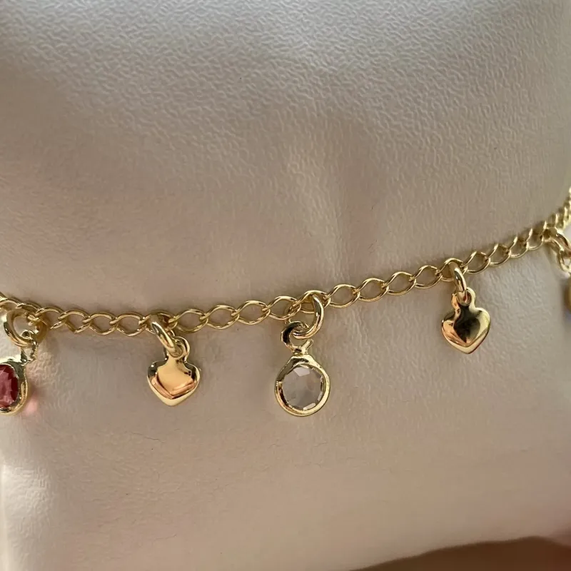 PULSEIRA INFANTIL PEDRAS COLORIDAS COM CORAÇÕES