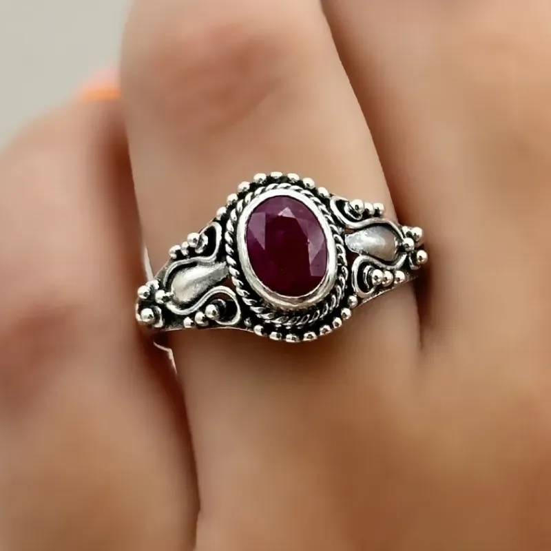 ANEL PRATA PEDRA RUBI OVAL NATURAL