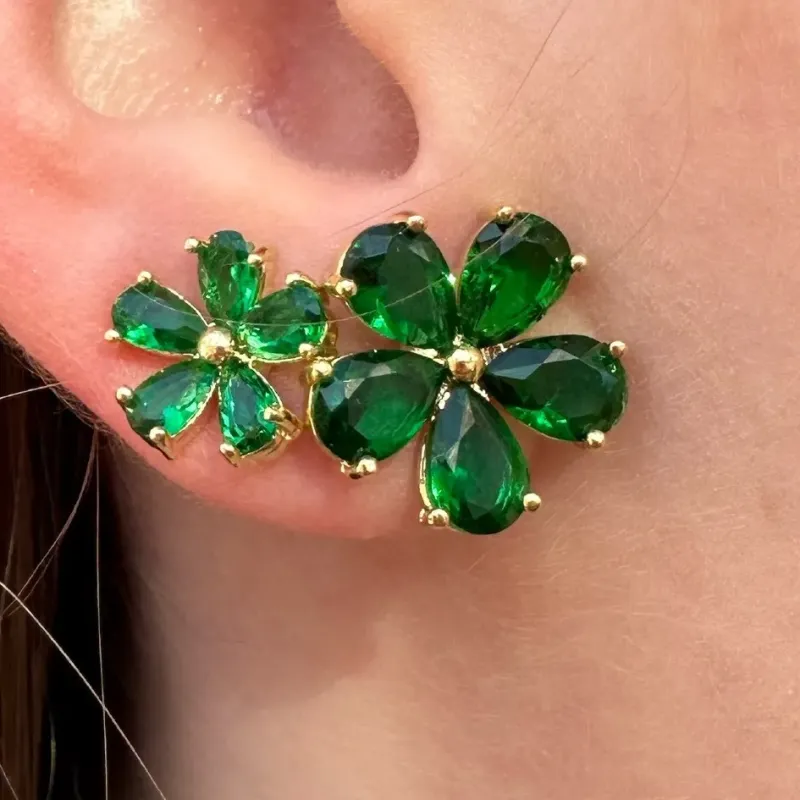 BRINCO DUPLA FLOR ZIRCONIAS VERDE ESMERALDA