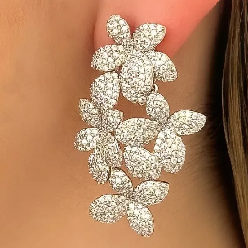 BRINCO FLOR CRAVEJADA RÓDIO BRANCO
