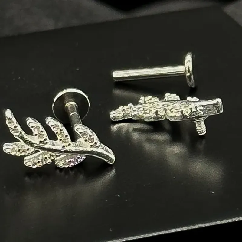 PIERCING PRATA FOLHA CRAVEJADA