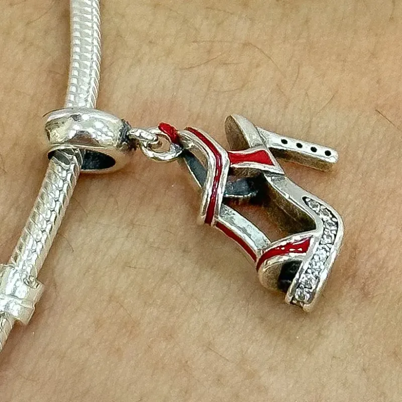 BERLOQUE PRATA SAPATO VERMELHO CRAVEJADO