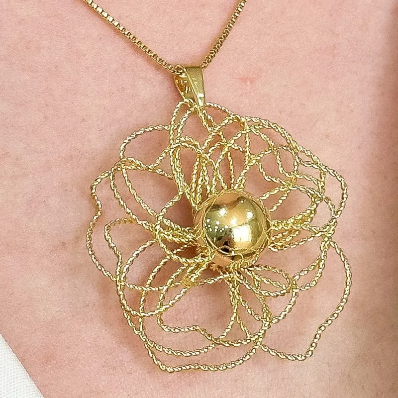 GARGANTILHA FLOR DE RENDA COM BOLA